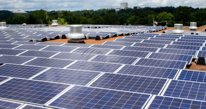 ¿Cómo instalar energía solar en tejados planos sin perforar?