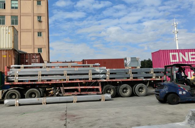 Actualización de envío de Topfencesolar: Estructuras de acero para montaje en suelo ZAM enviadas a Corea desde la fábrica de Xiamen