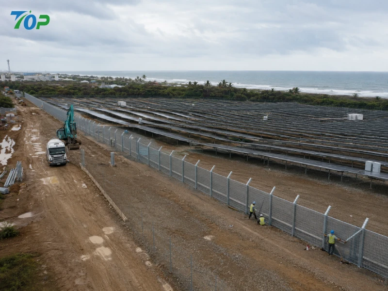 Por qué las empresas EPC están cambiando hacia sistemas modulares de cercas solares